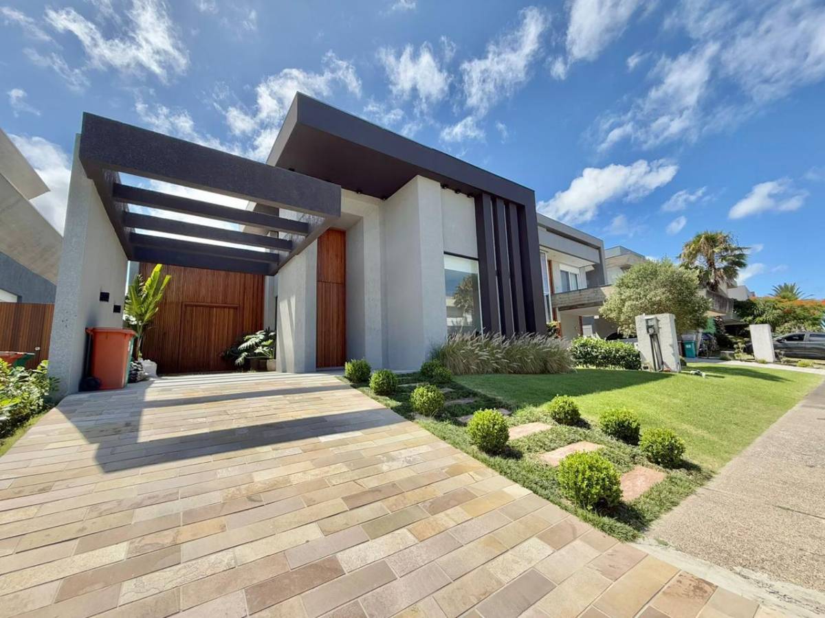 Casa em Condomínio 4 dormitórios em Capão da Canoa | Ref.: 9673